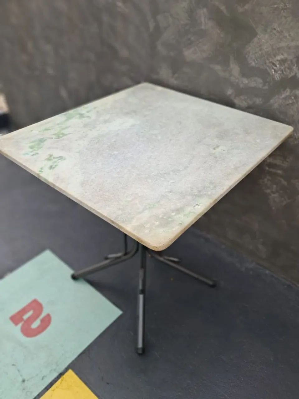 MESA SEM CADEIRAS, LEIAM: - Foto 3