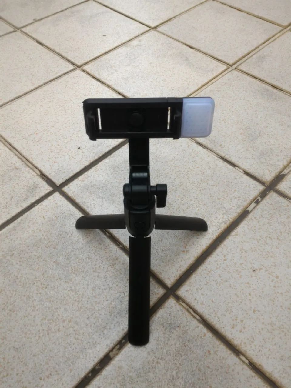 Pau de selfie e suporte de celular com controle remoto novo
