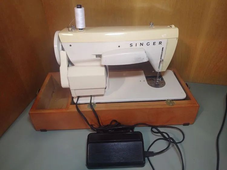 Maquina de costura Zig Zag e reta  - Foto 2