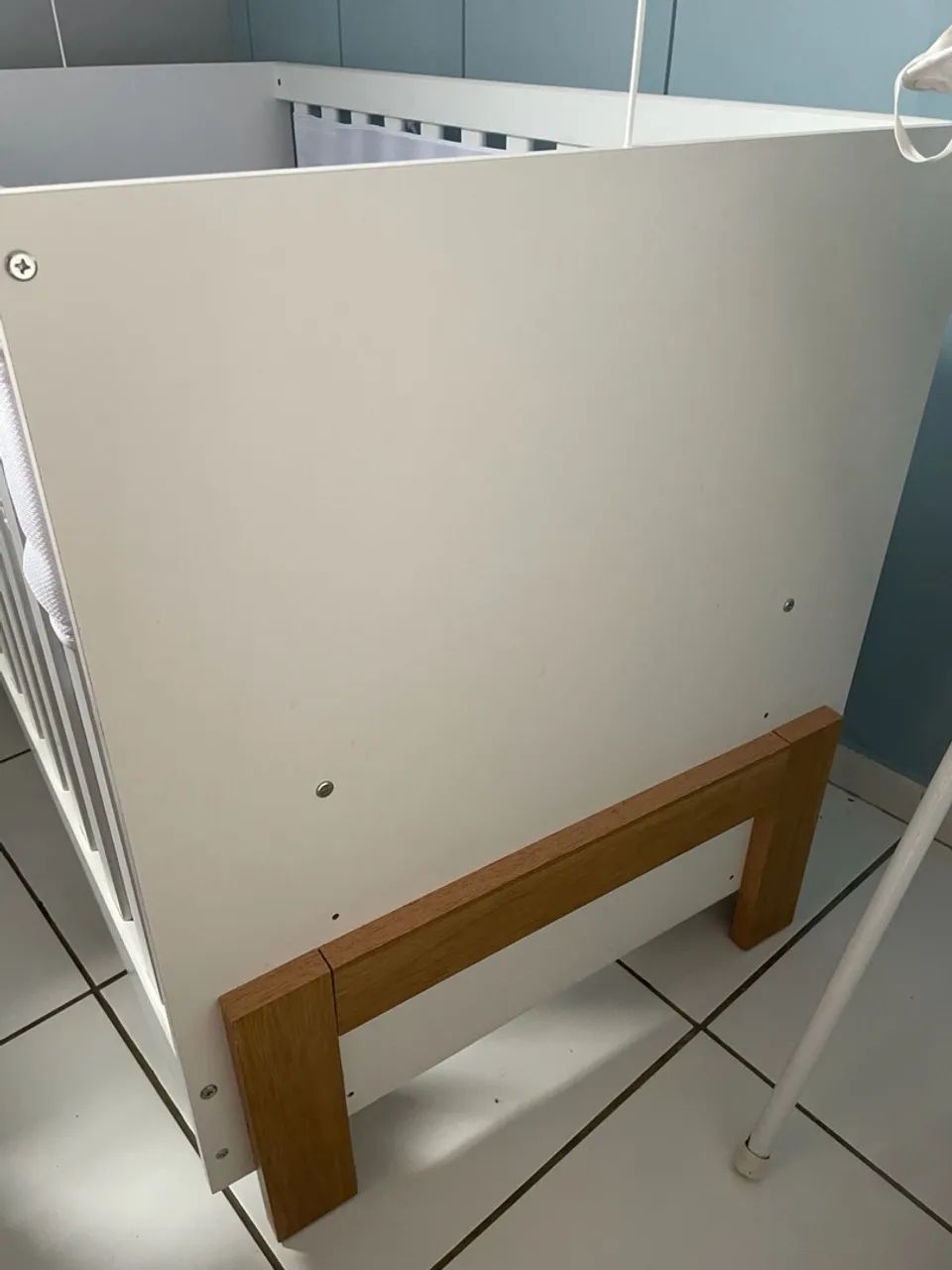 Berço nunca usado branco com amadeirado  - Foto 4