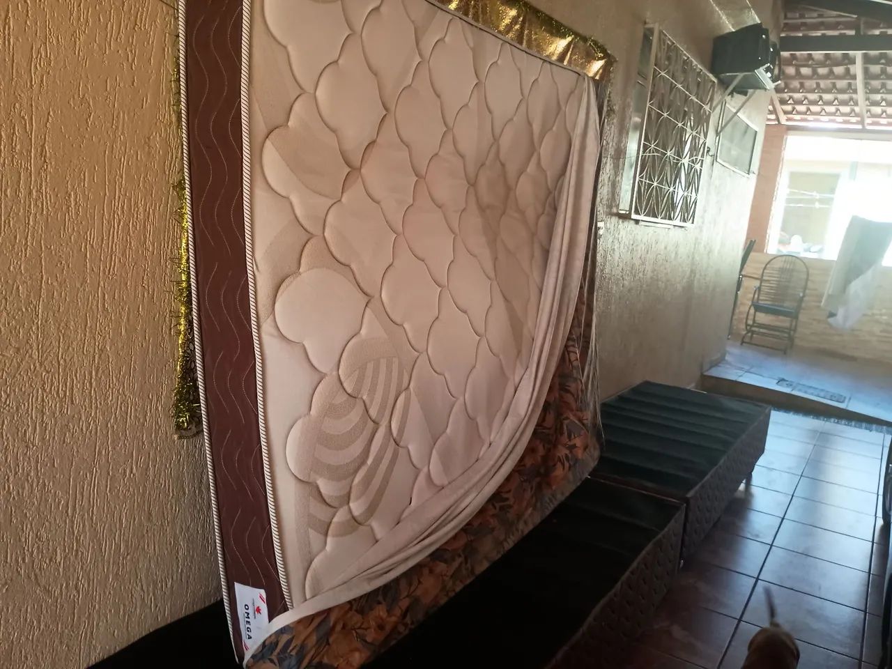 Cama de casal Queen semi novo