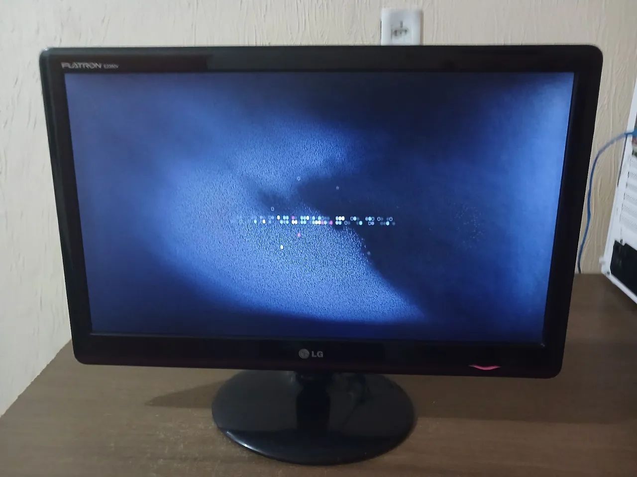 Monitores LG E2350V (2 unidades) unidade por 80, os dois 110.  - Foto 5