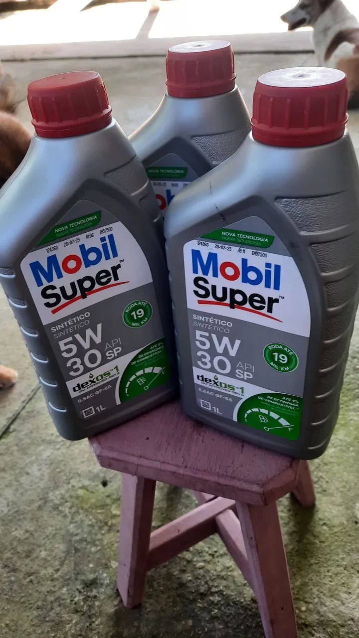 Vendo esses três litros de óleo 5 w 30 - Foto 3