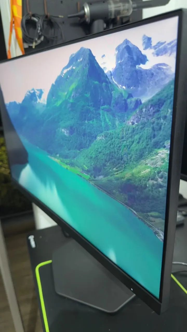 Monitor AOC Ergonômico com Ajuste de Altura e Rotação (Modo Retrato / Pivot)