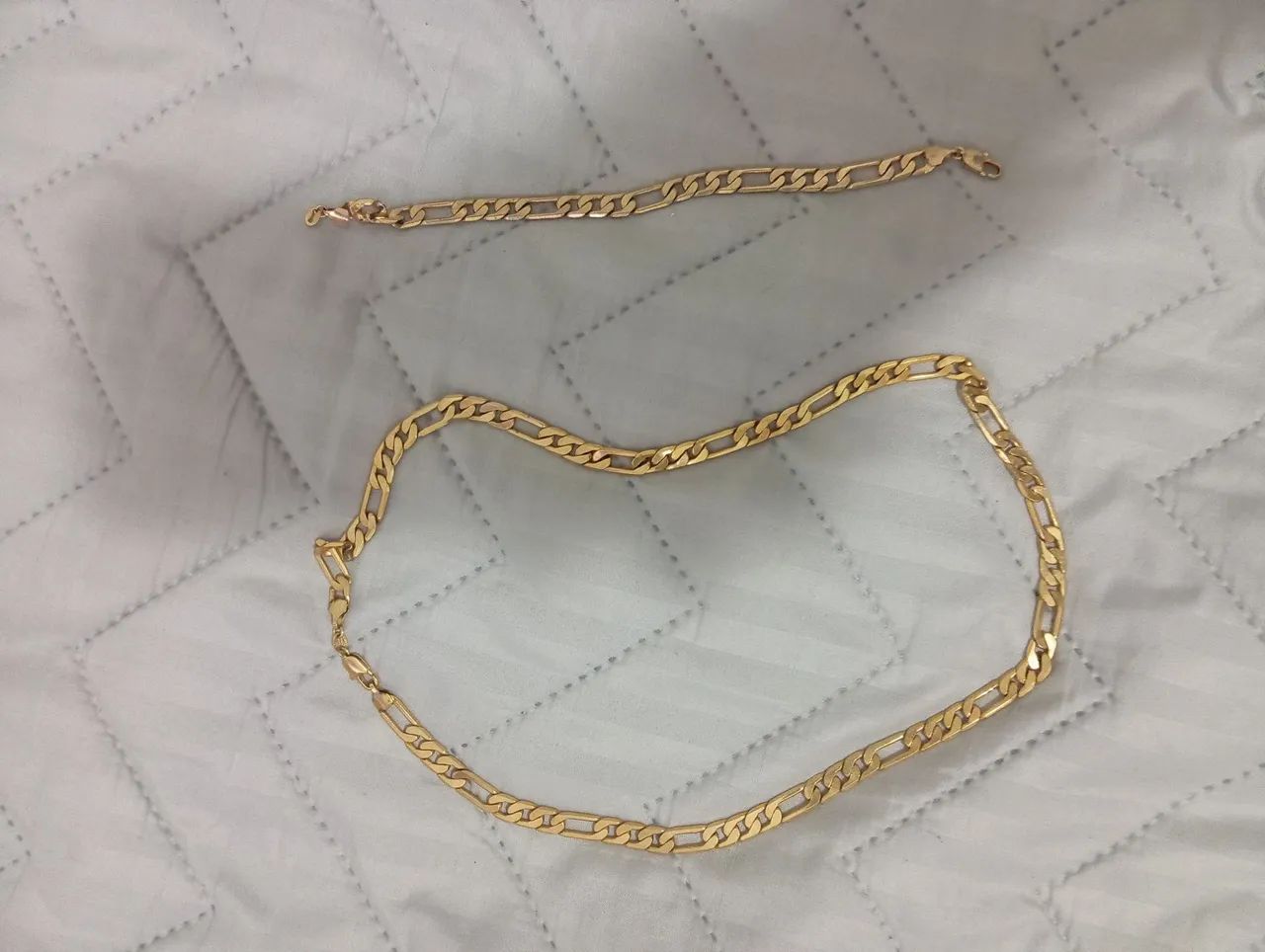 Correntiha e pulseira folheada a ouro