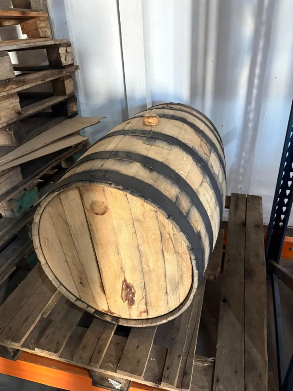 Tonel 200 litros cheio de Whisky