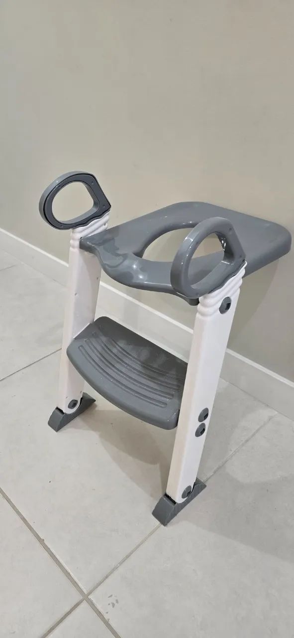 Adaptador de assento sanitário infantil com escada