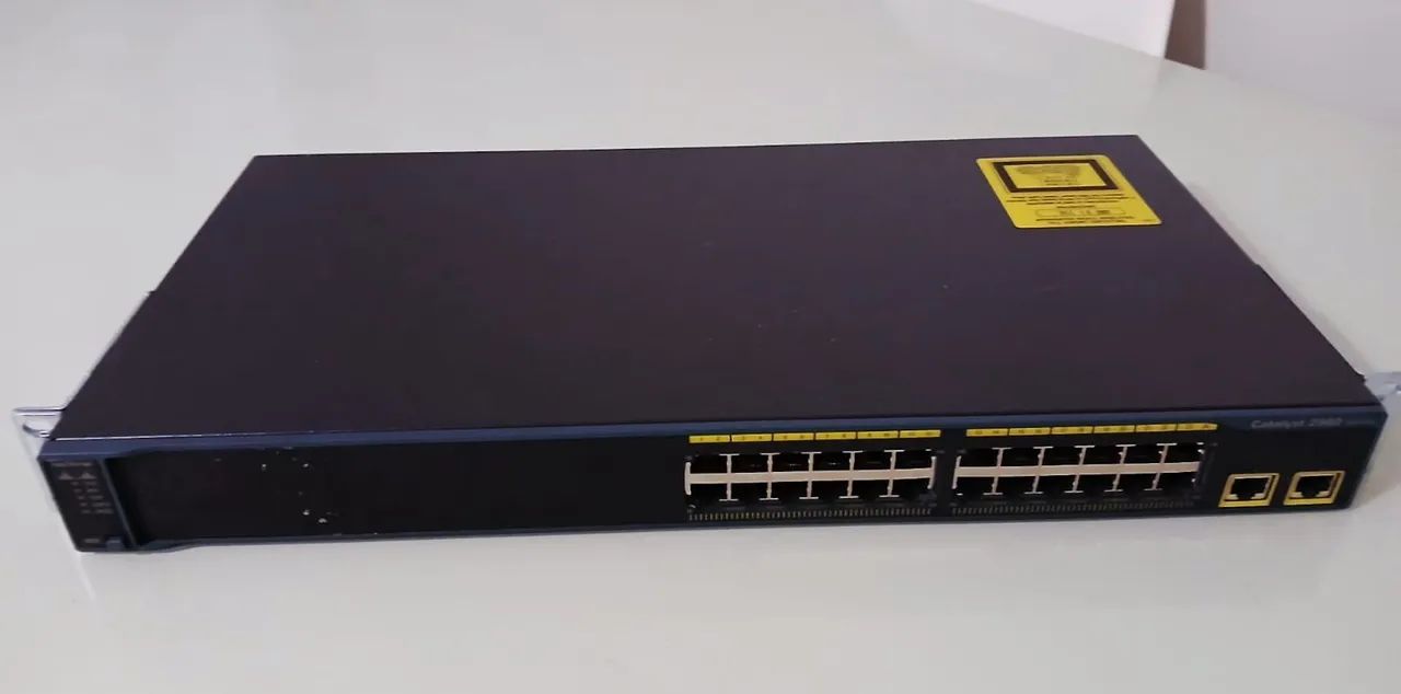 Switch Cisco Catalyst 2960 24 Portas Gerenciável - Foto 2