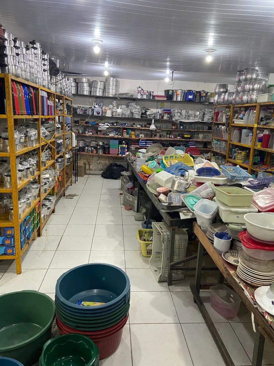 Loja na feira velha de Prazeres
