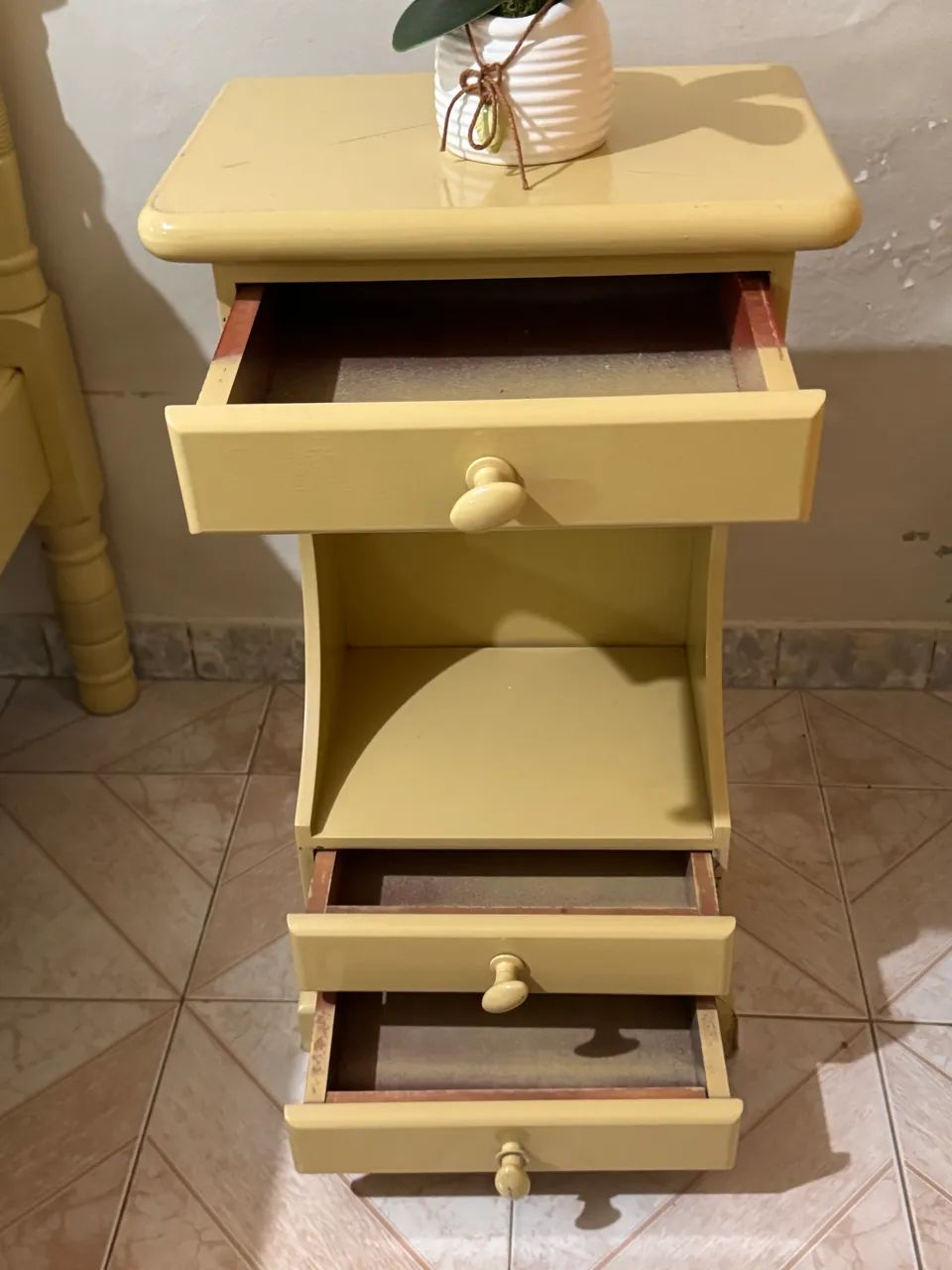 Cama,guarda roupa ,criado mudo e puf - Foto 5