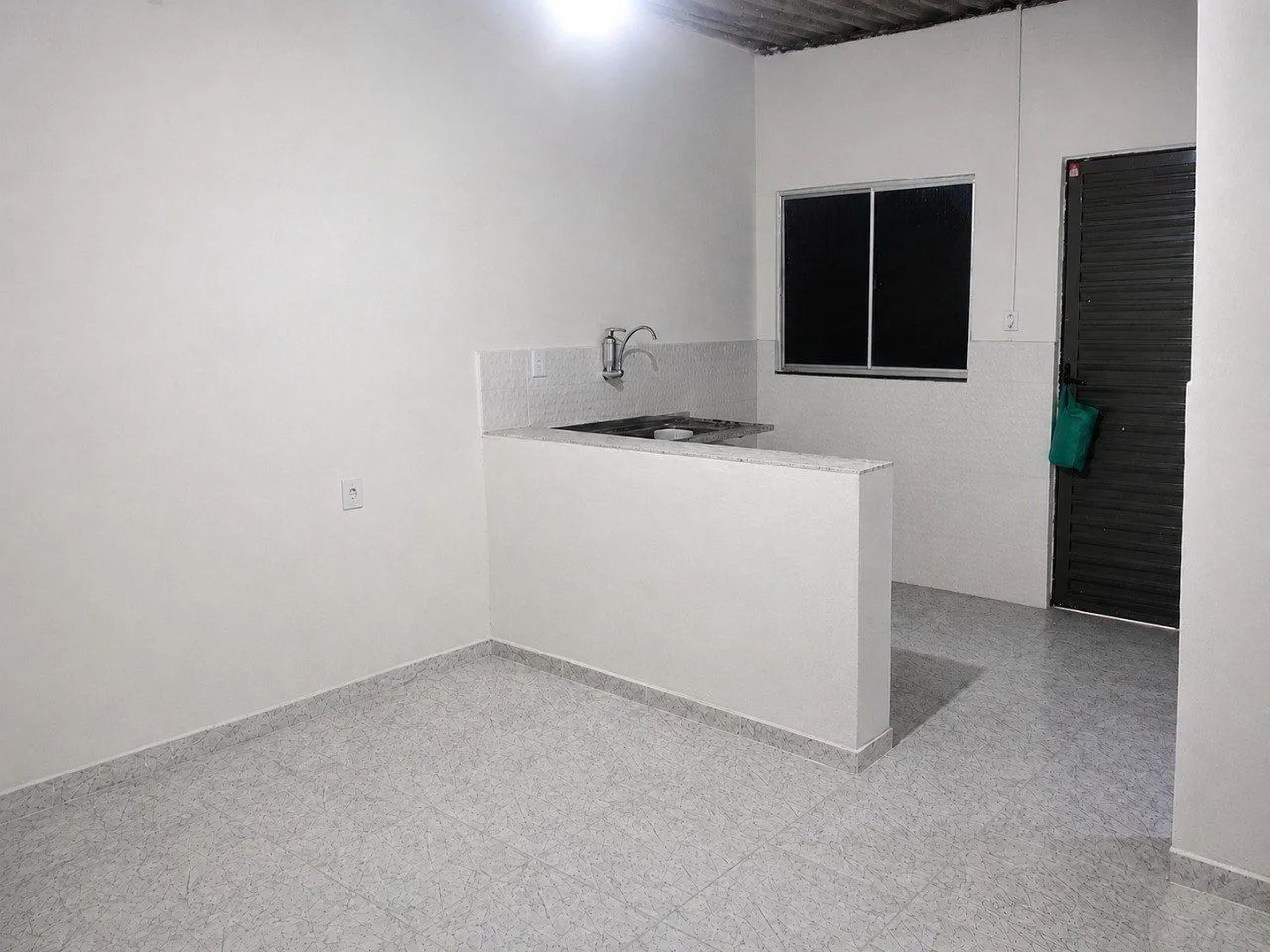 Alugo Kitnet no Rio da Prata de BANGU