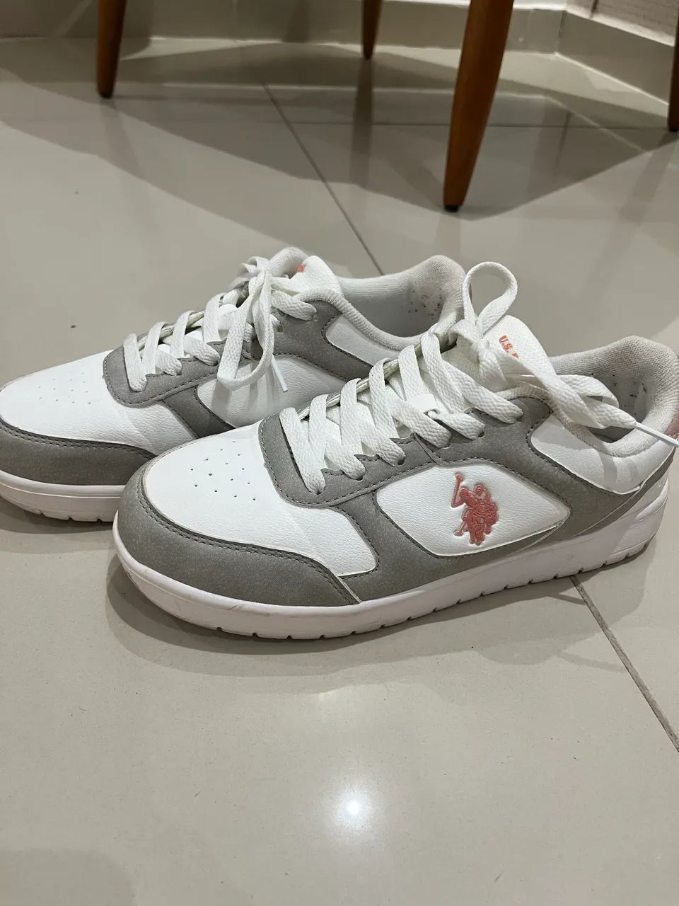 Tênis polo branco e rosa - Foto 2