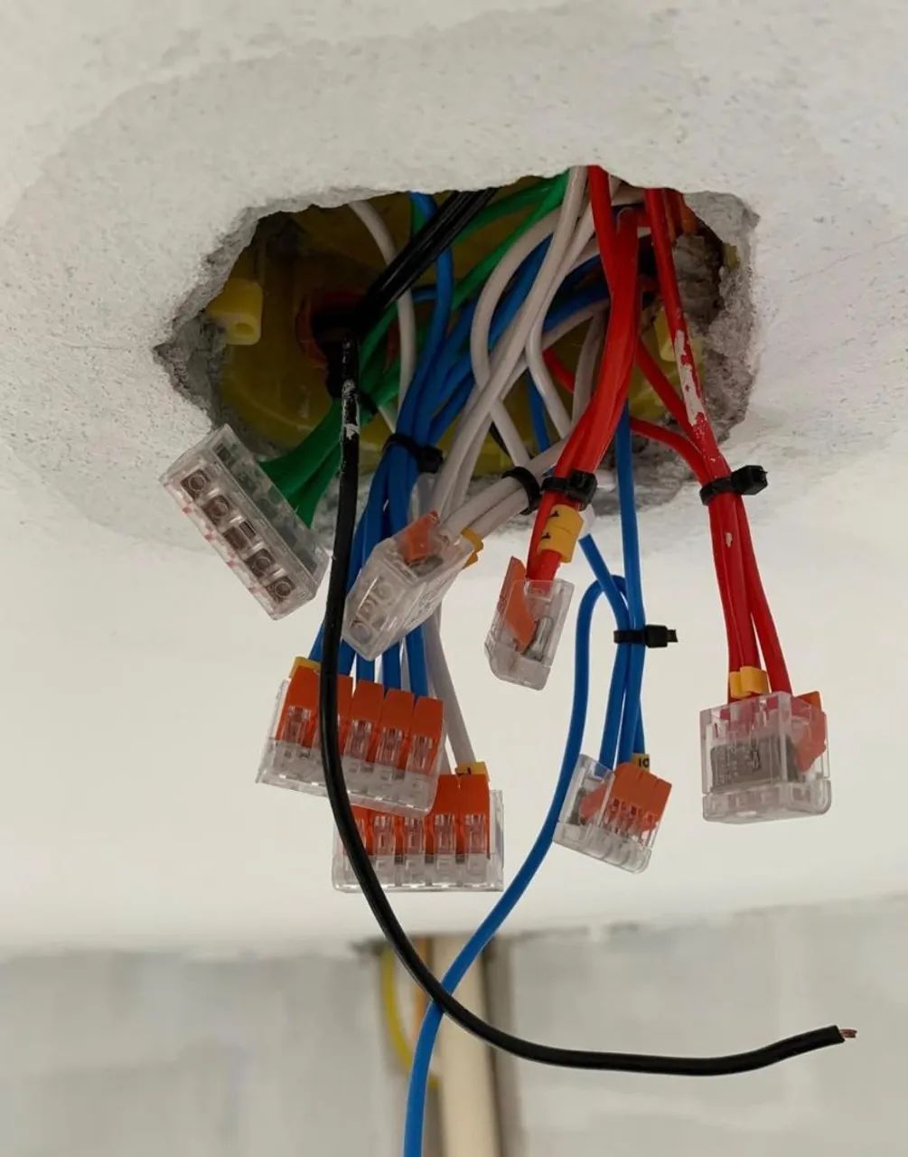 Eletricista residencial e industrial/ atendimento Rápido! - Foto 3