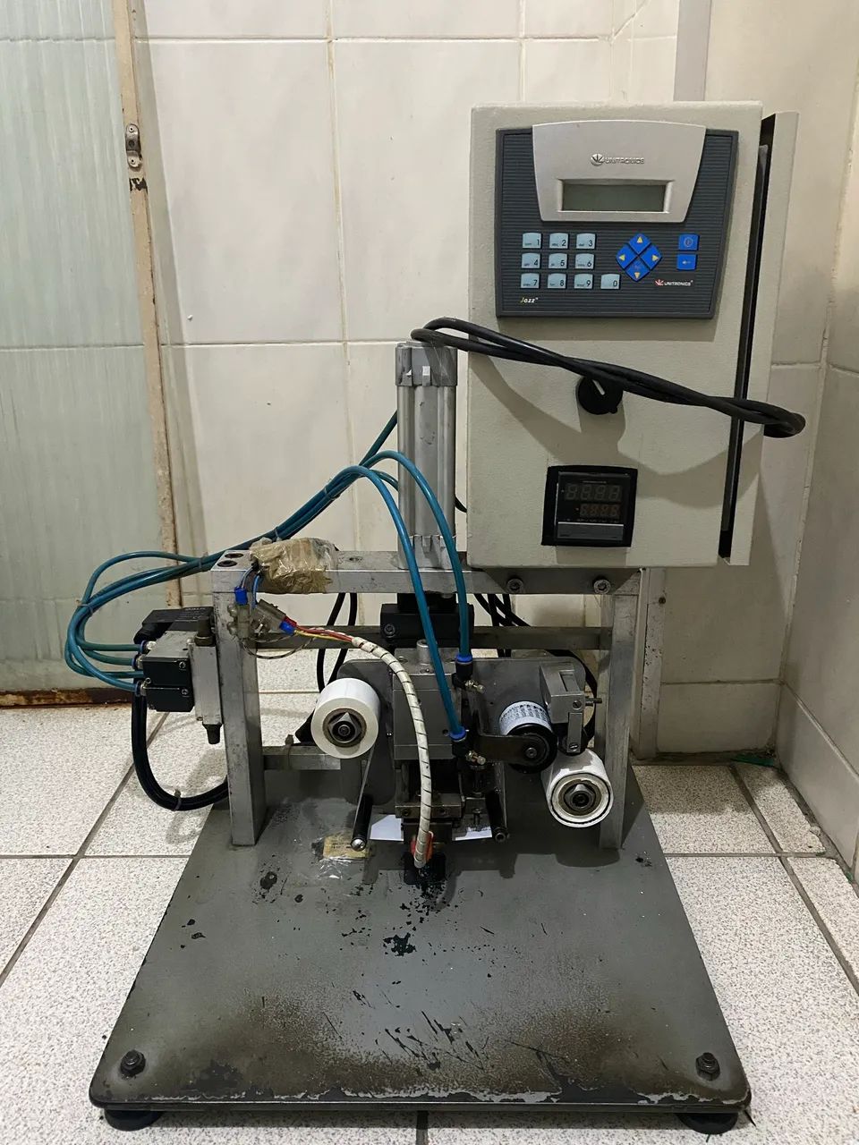 TERMO-DATADOR PNEUMÁTICO DE BANCADA 