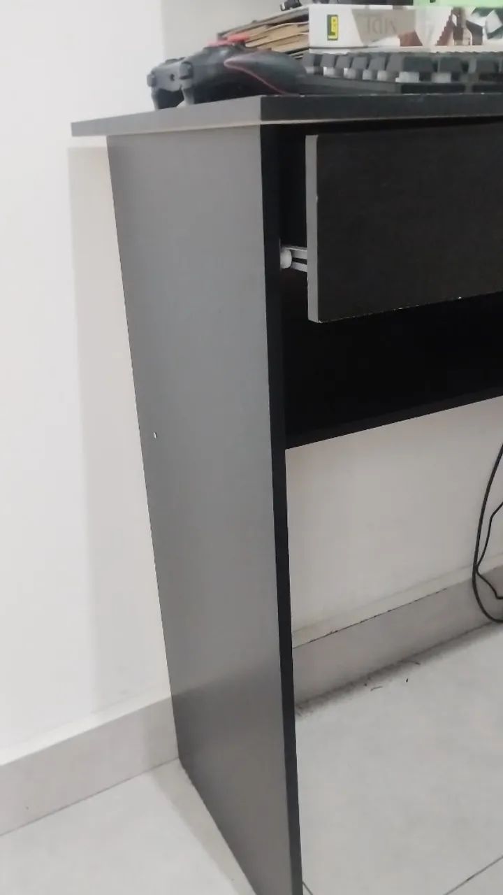 Mesa de escritório pequena com gaveta - Foto 2