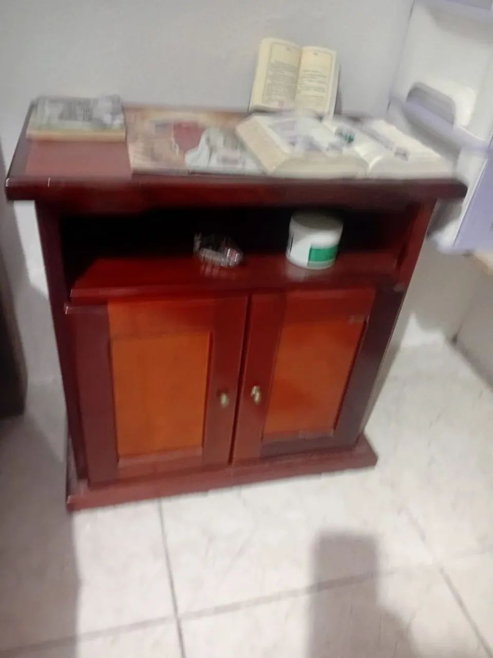 CRIADO MUDO ANTIGO.