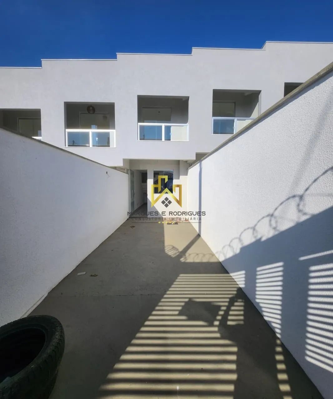 Excelente Casa geminada duplex no Floramar