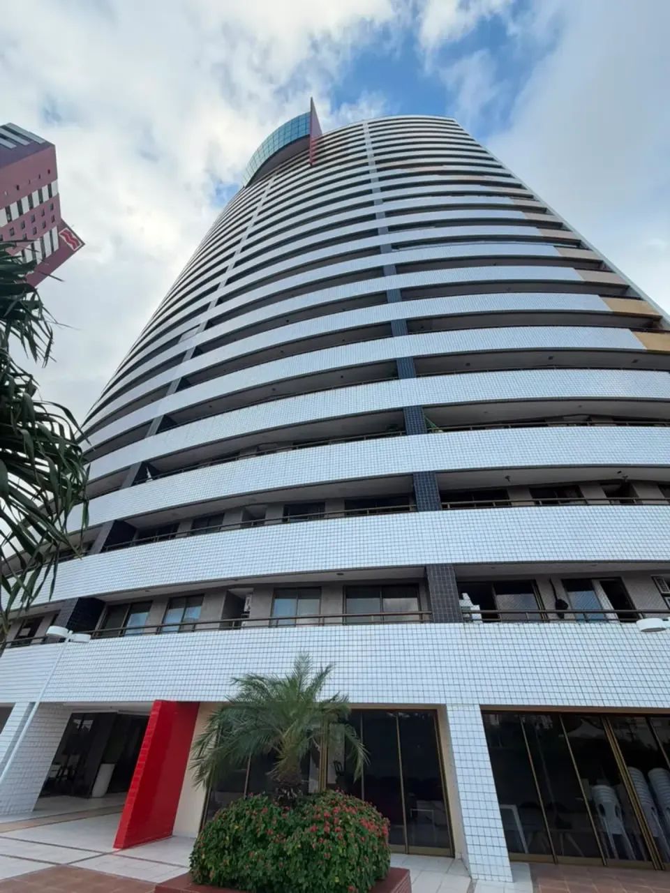 Apartamento de 84m² no Cocó, com 2 quartos e 1 vaga.