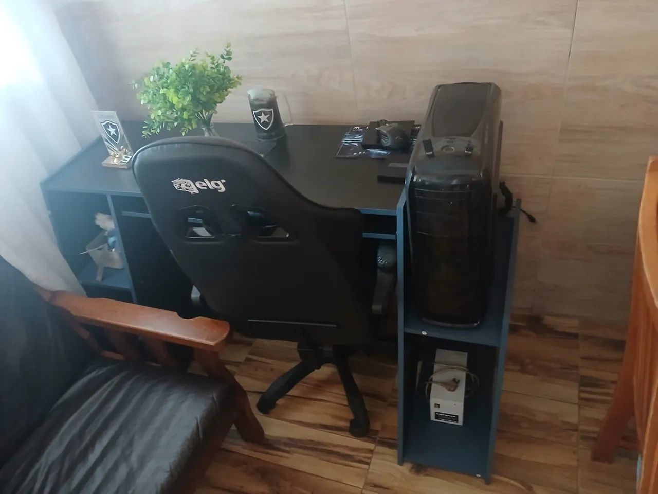 Cadeira e mesa gamer