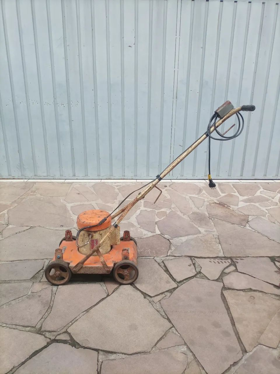 Máquinas de cortar grama