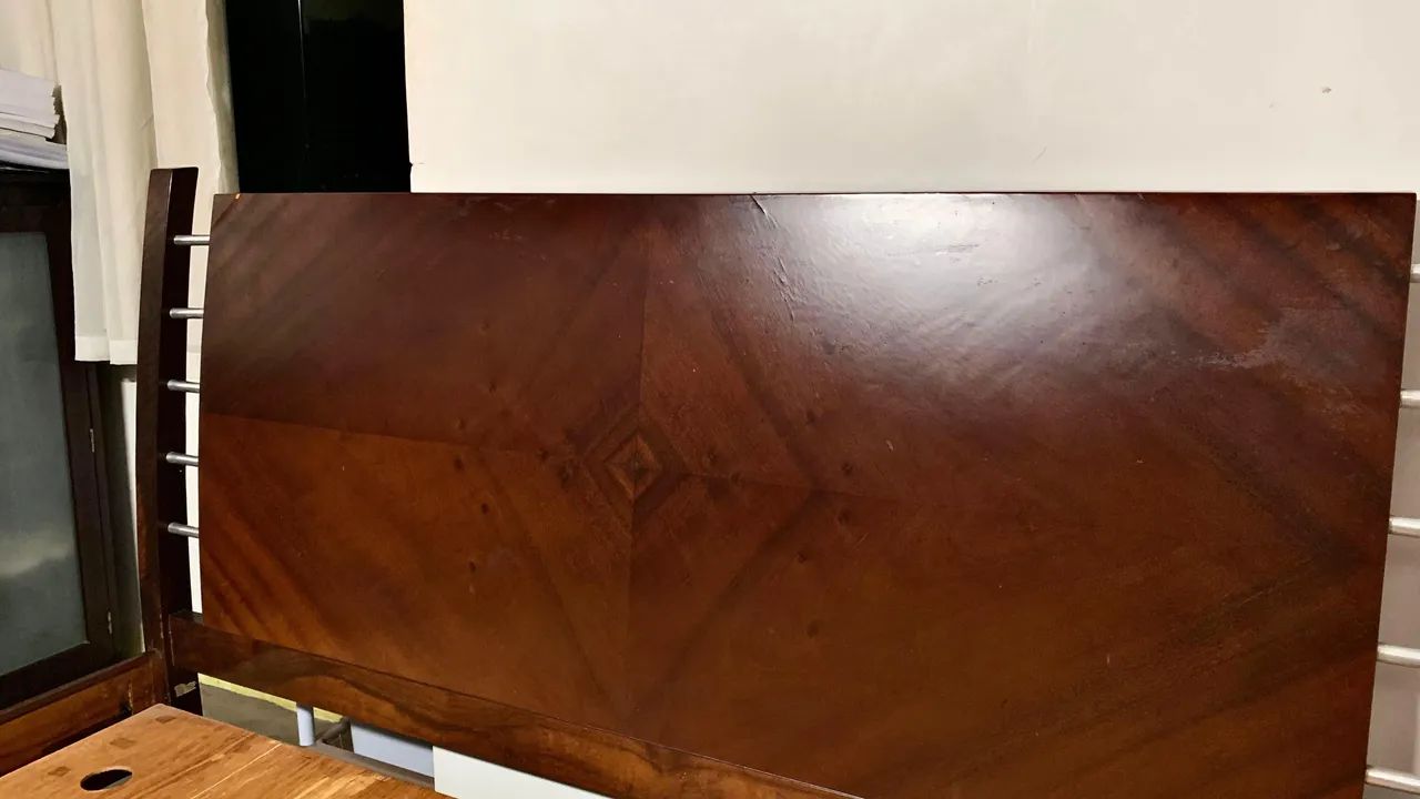 Vendo cama Queen de mogno maciço, semi nova sem colchão!  - Foto 3
