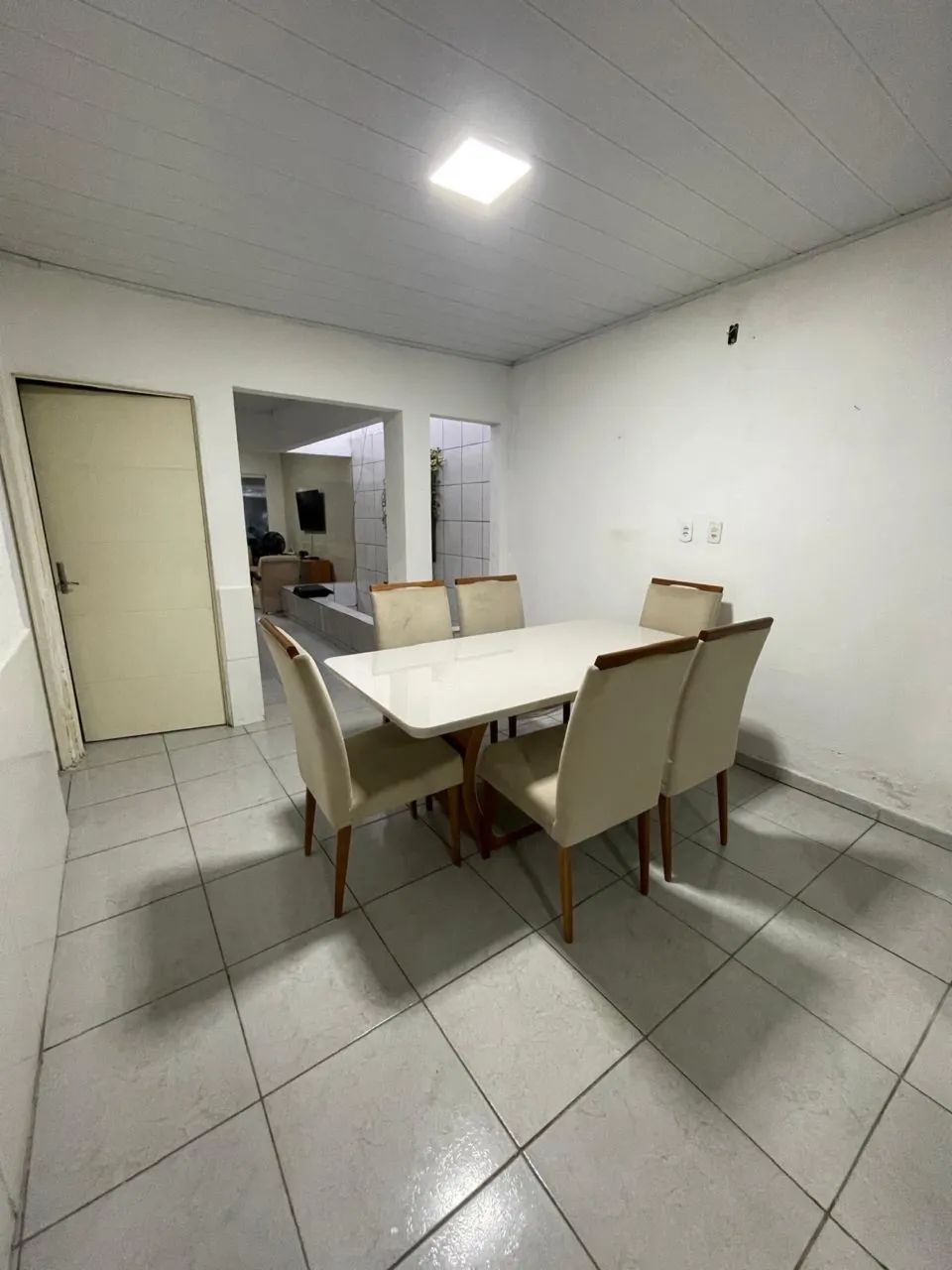 Excelente casa com primeiro andar  - Foto 2