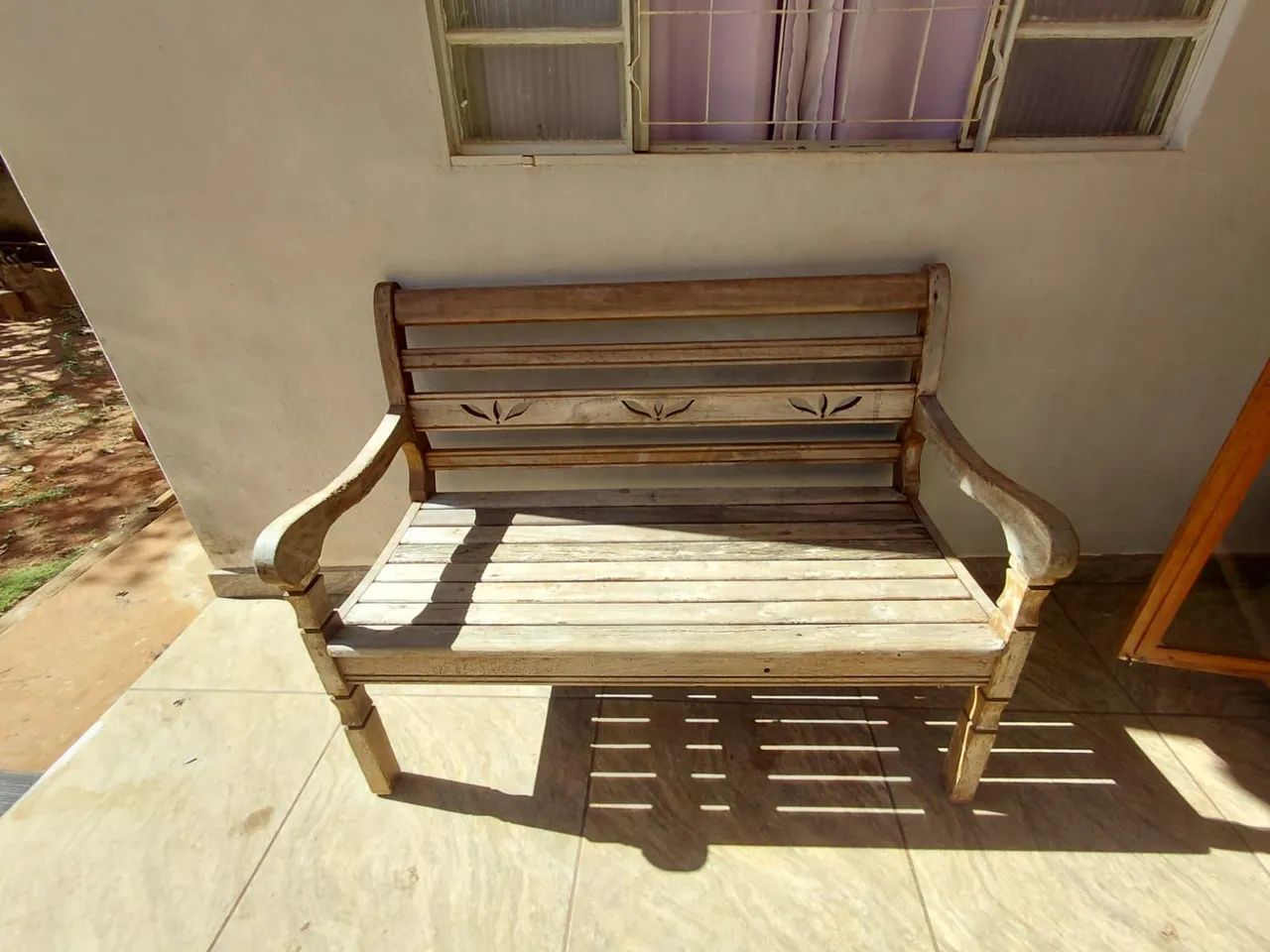 Vende-se  Armário e Banco de Madeira Maciça  - Foto 3