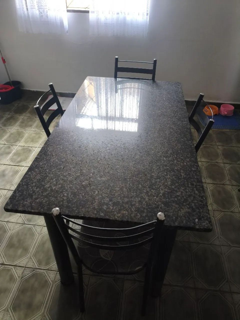 Mesa de granito 1.80 de comp. Com 4 cadeiras - Foto 2