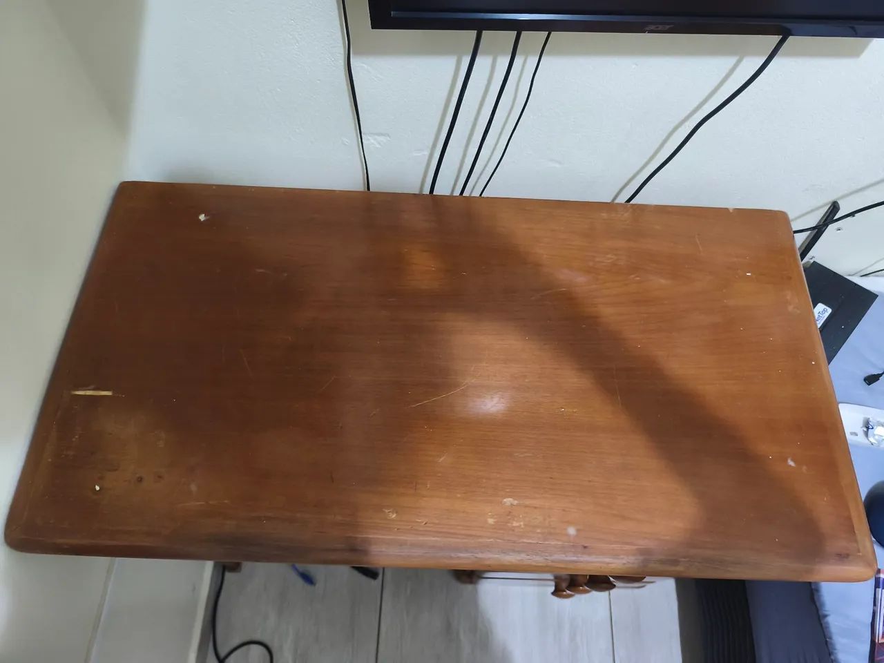 Escrivaninha madeira maciça, 4 gaveta - Foto 2