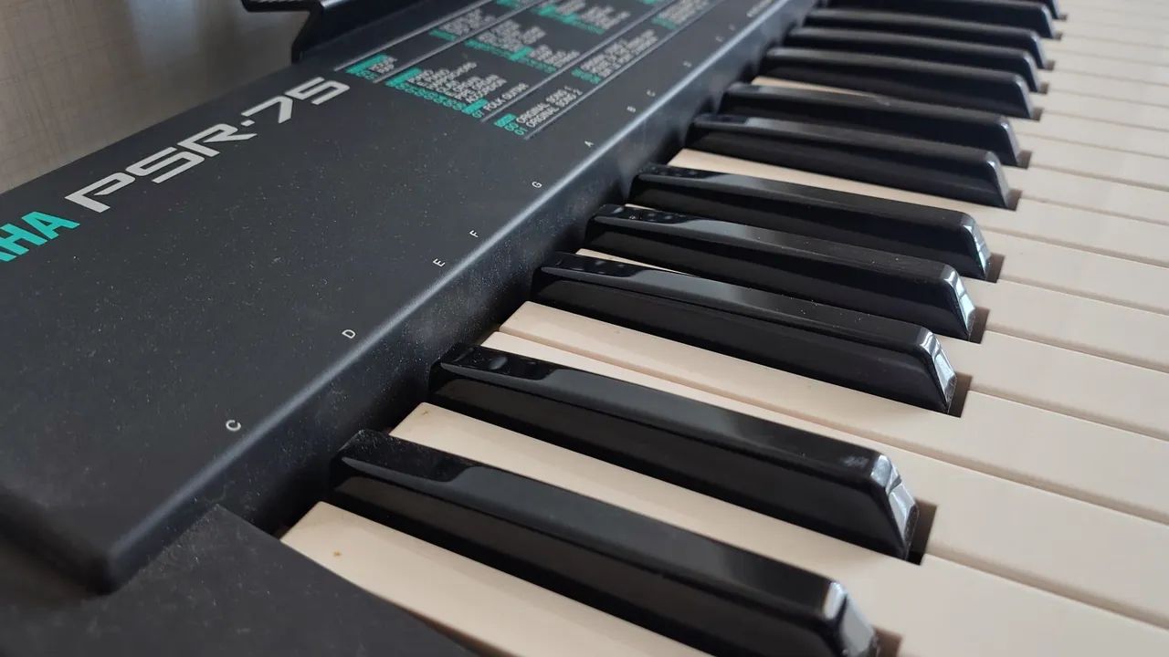 Teclado yamaha psr75 