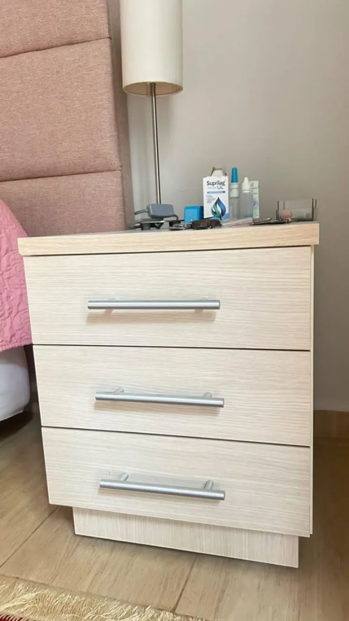 Conjunto com 2 Mesas de Cabeceira em MDF - Ótimo Estado