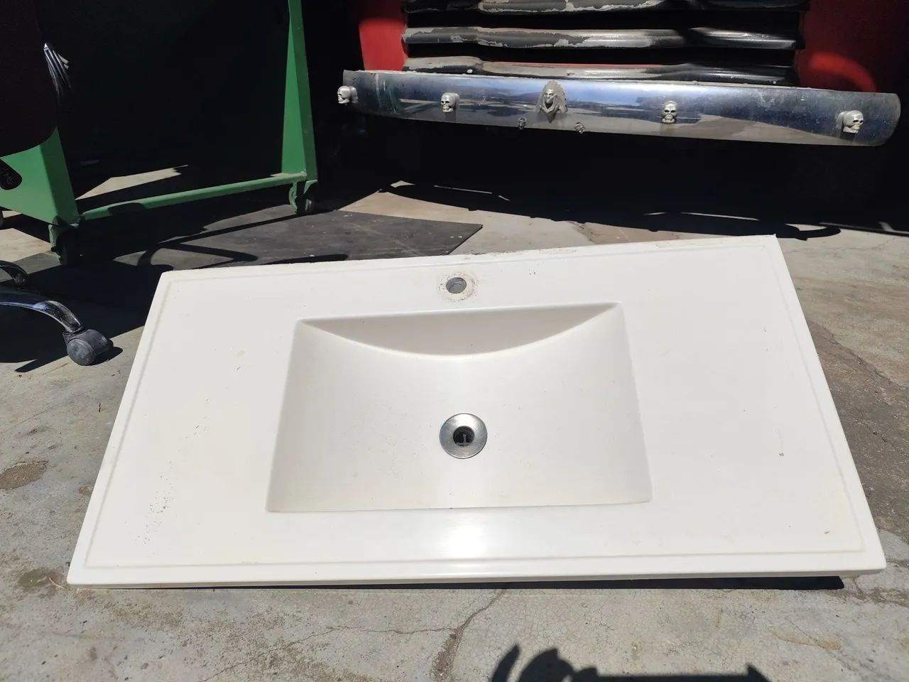 Bathroom sink