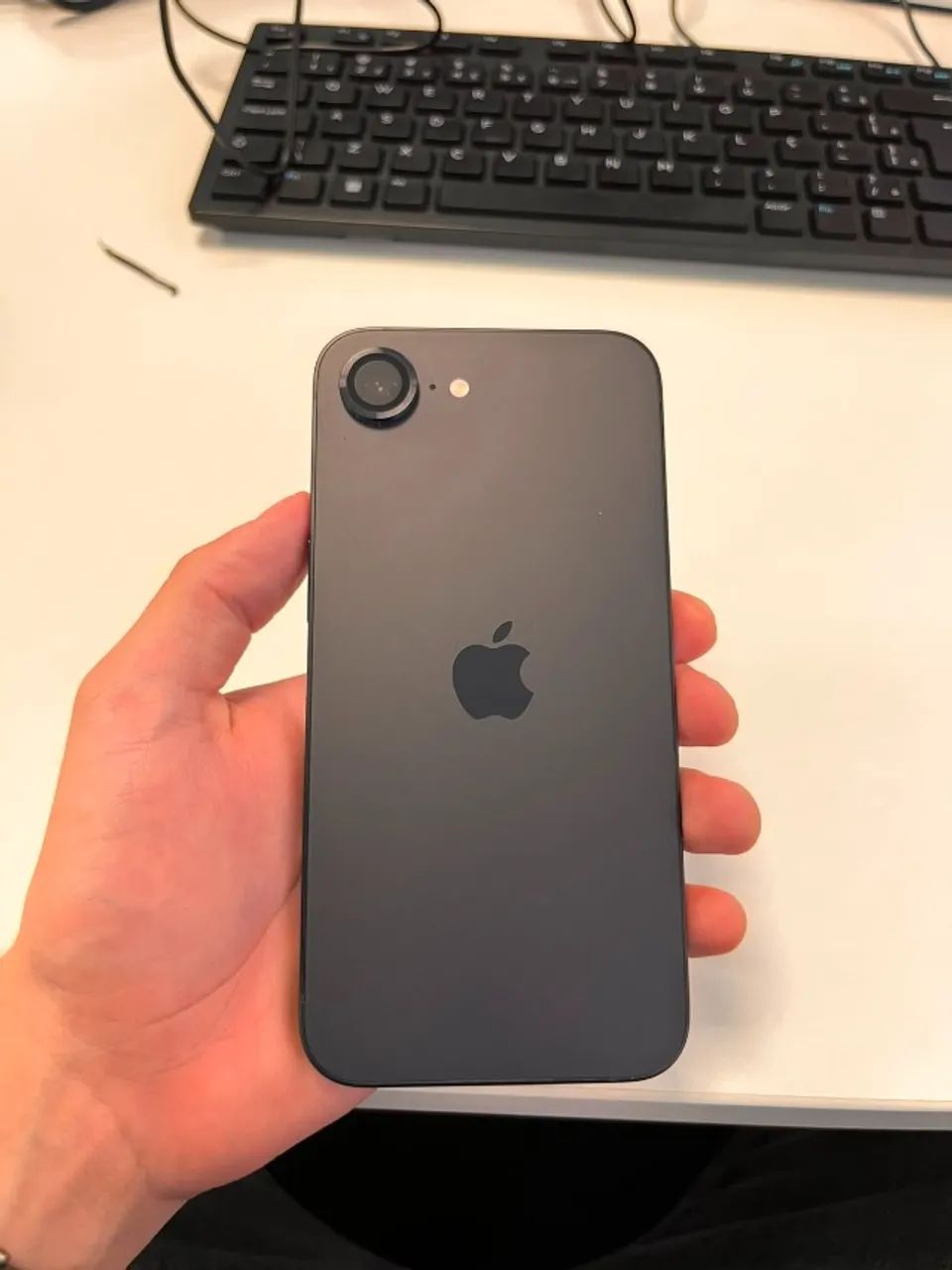 Iphone 16e - 128Gb Muito Novo - Foto 2