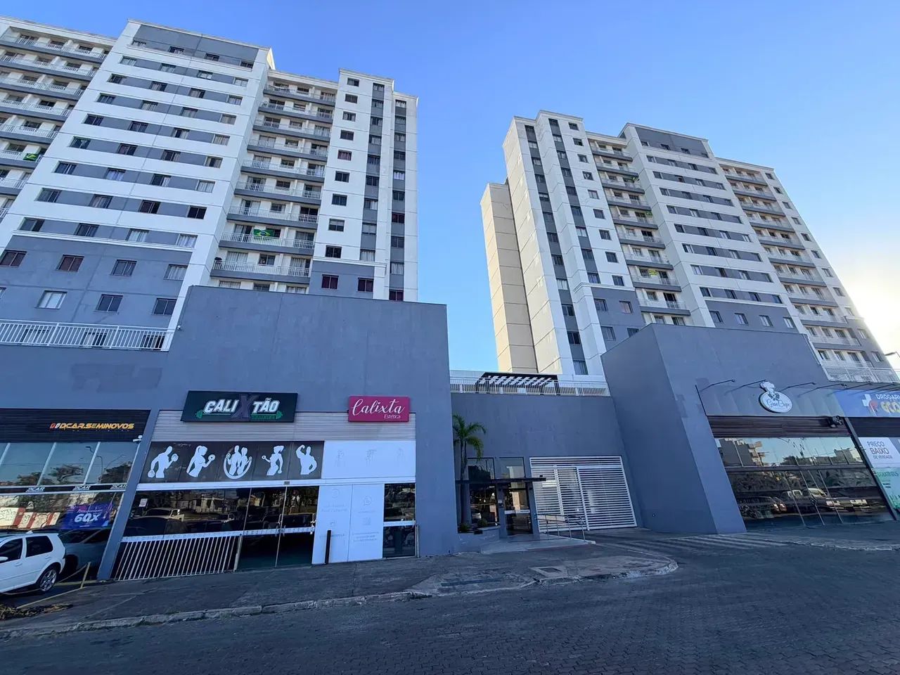 2 QUARTOS COM SUÍTE E VARANDA COM VISTA LIVRE !