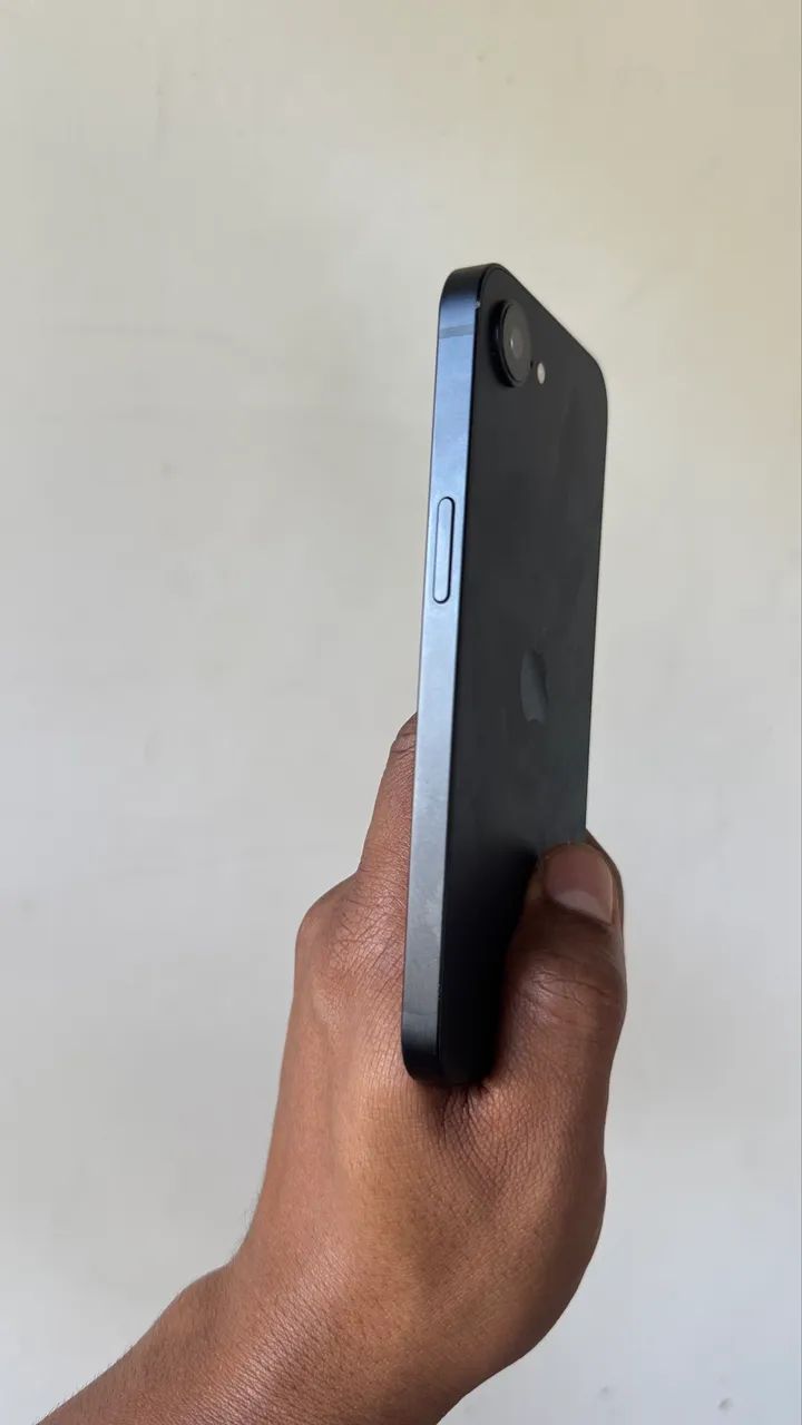 iphone 16e 256gb - garantia Apple - caixa + cabo - Foto 2