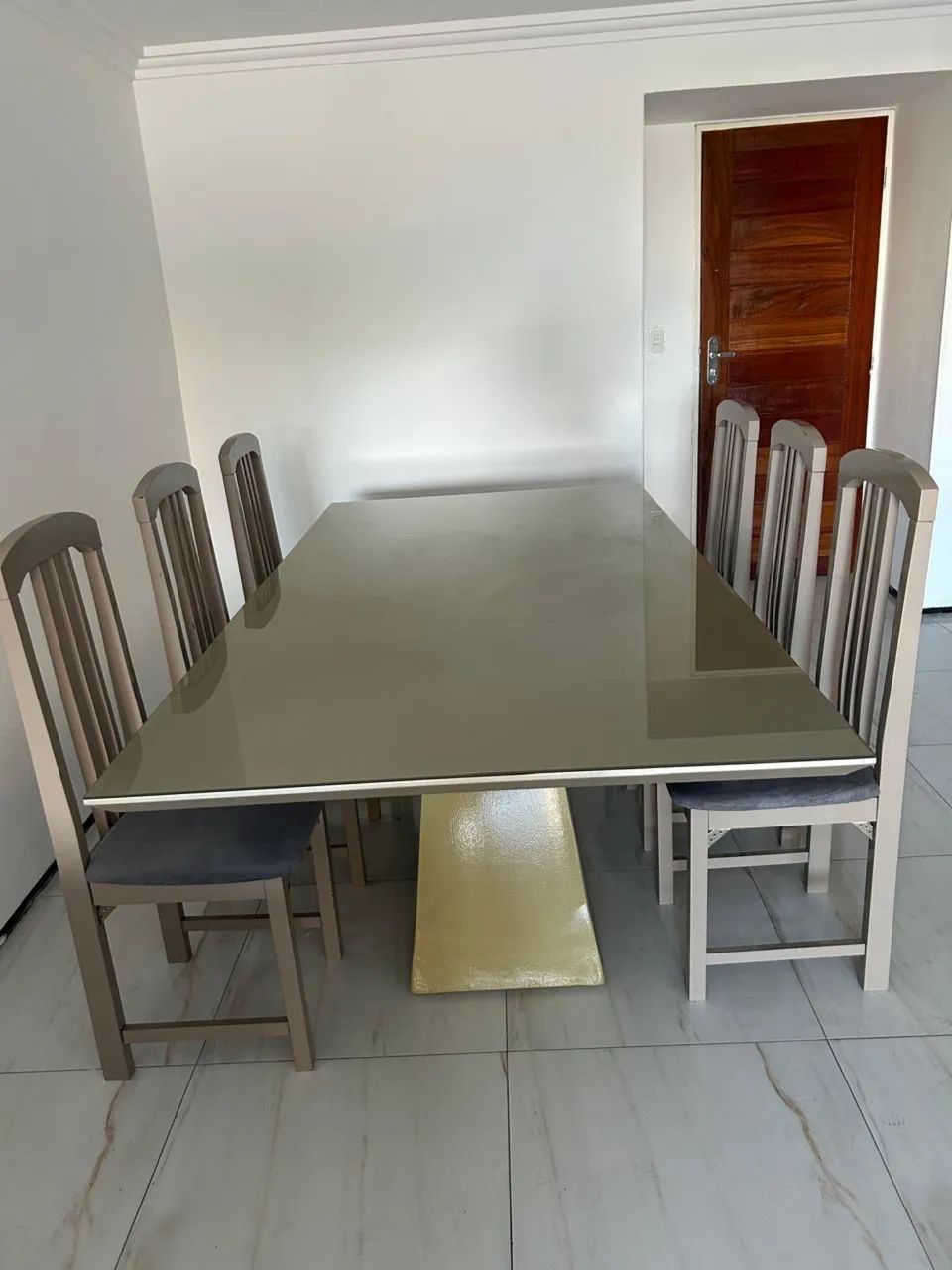Vendo conjunto de mesa e seis cadeiras de jantar. Super nova  - Foto 2