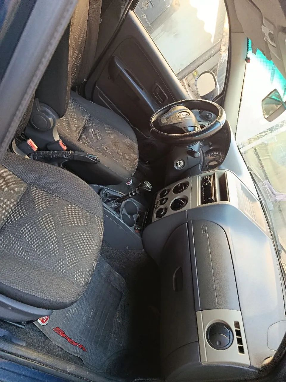 Fiat Palio Celebration 1.0 Fire Flex 8V 4P 2014 - Foto 4