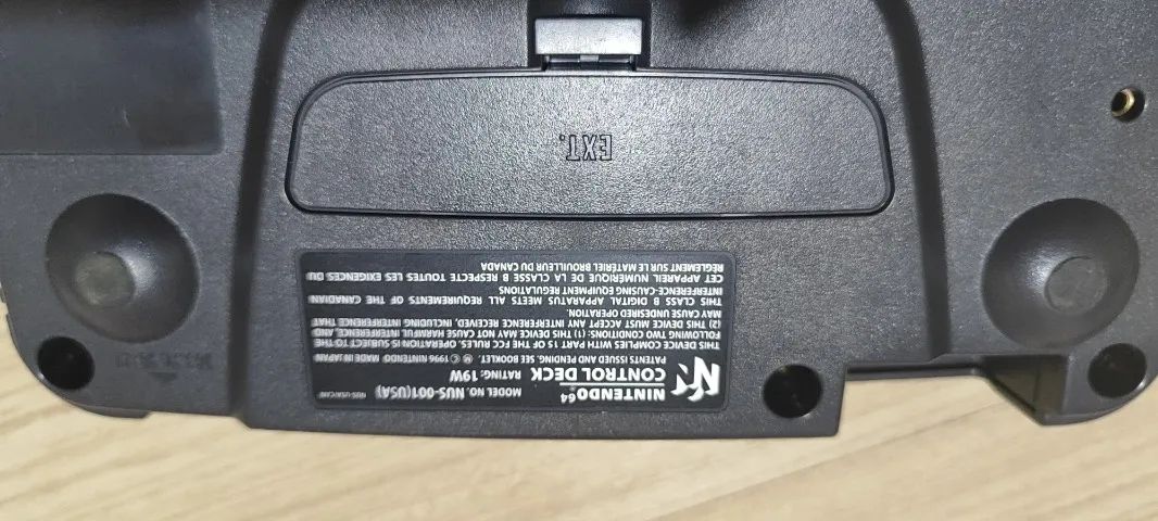 Nintendo 64 com 2 controles e jogo - Consoles de Vídeo Game