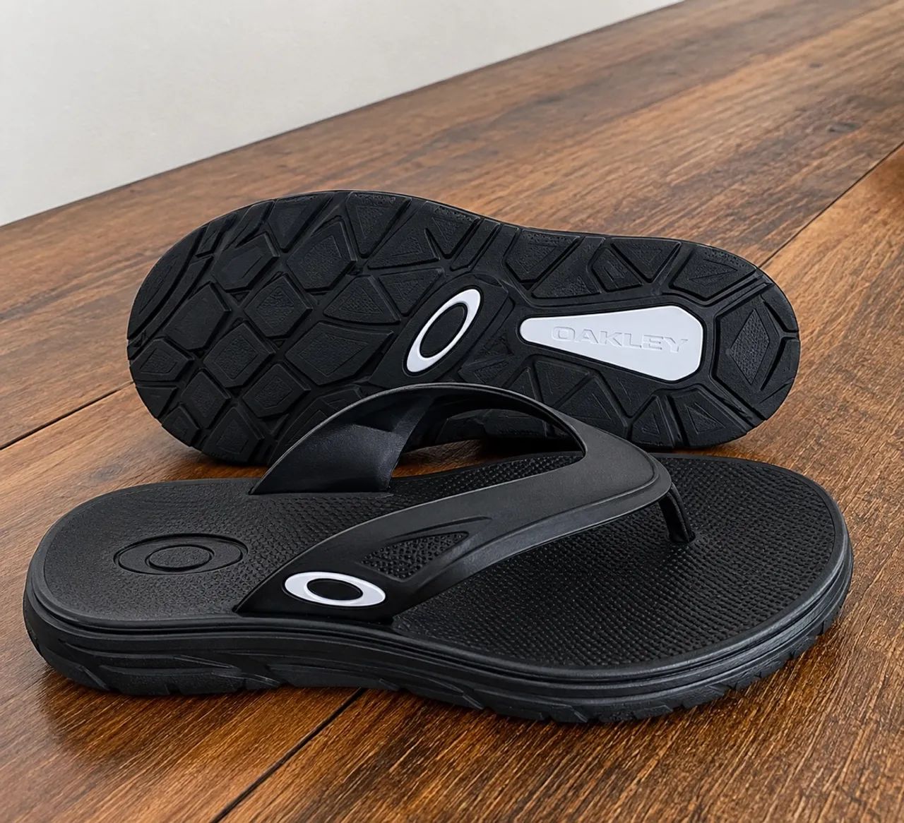 Chinelo Oakley 