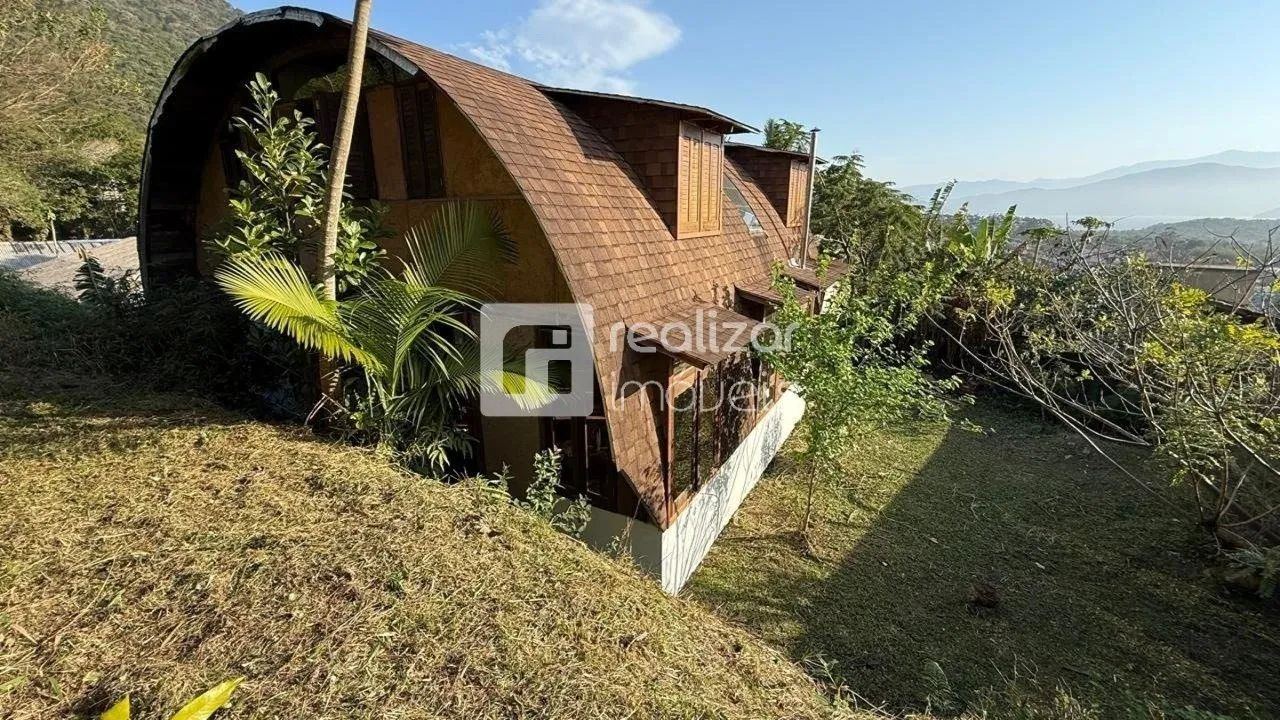 Casa De 4 Quartos no Bairrro Ribeirão da Ilha em Florianópolis