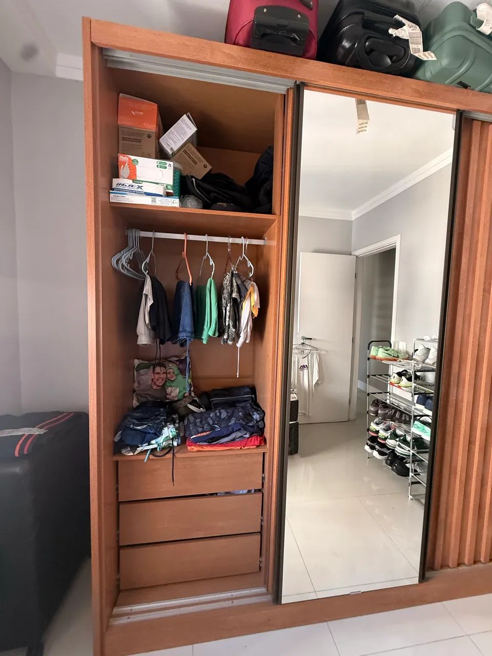 Guarda roupa 3 portas com 1 espelhada - Foto 3
