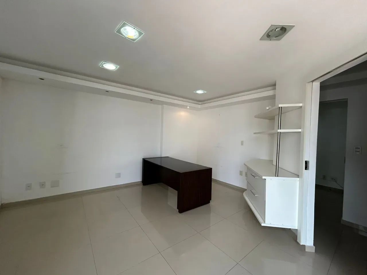 Excelente sala comercial no Edifício Cristal, no coração do Renascença