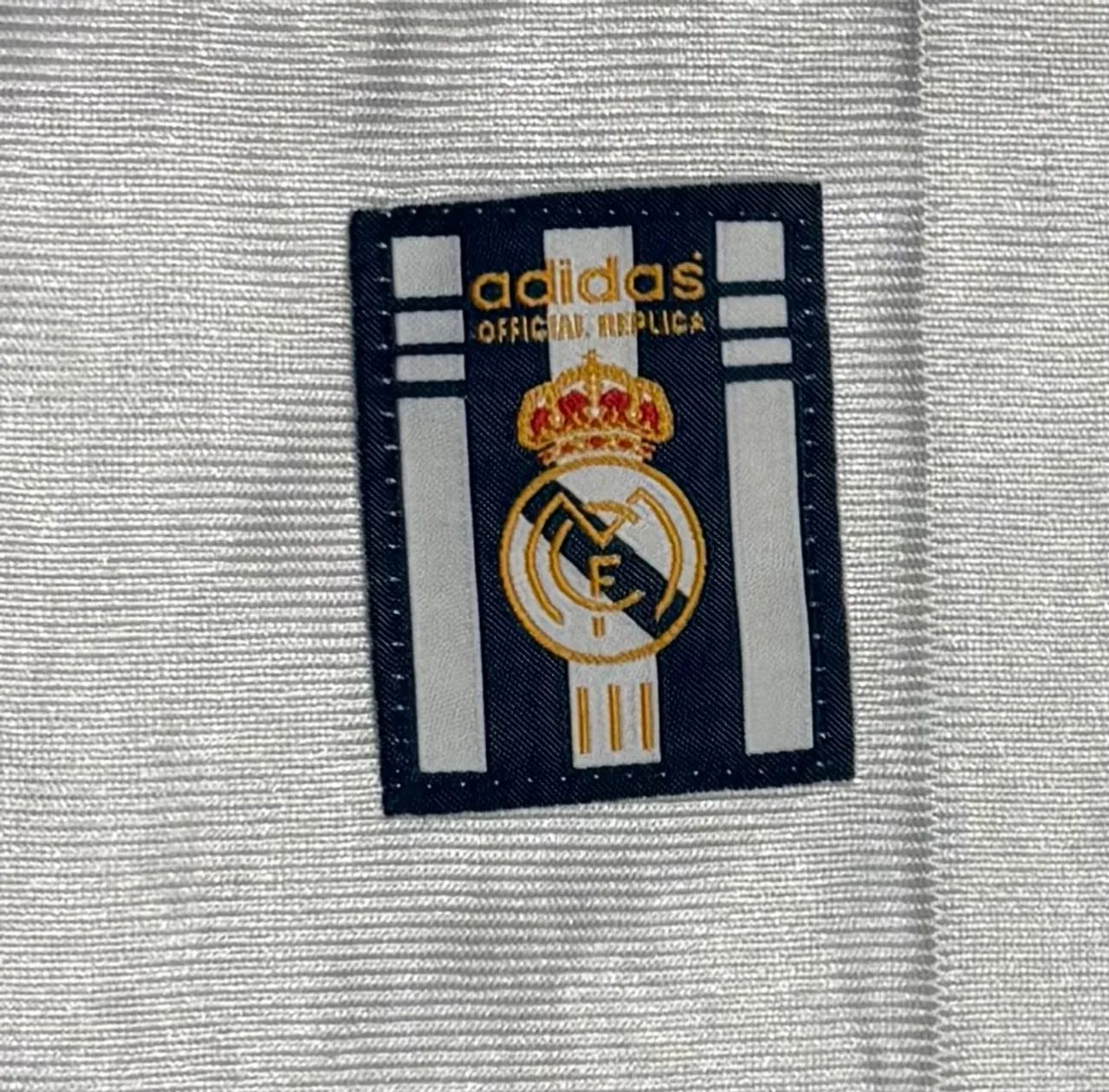 Camisa retrô  Real Madrid Teka impecável  - Foto 4