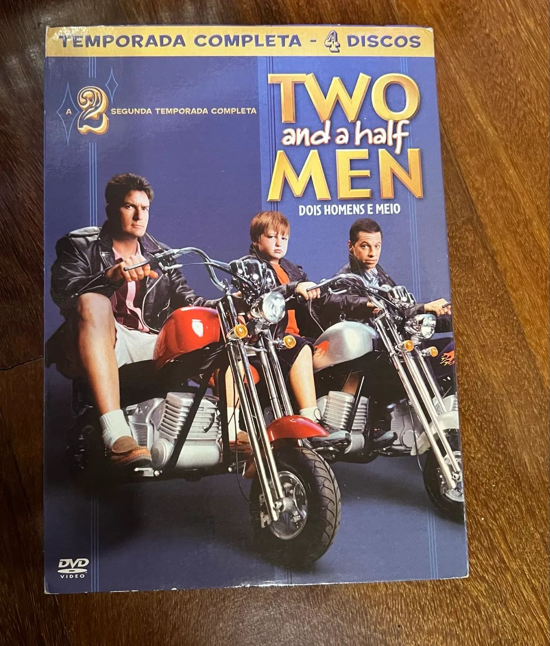 Two and a half men - 1a a 5a temporada completas em DVD - Foto 2