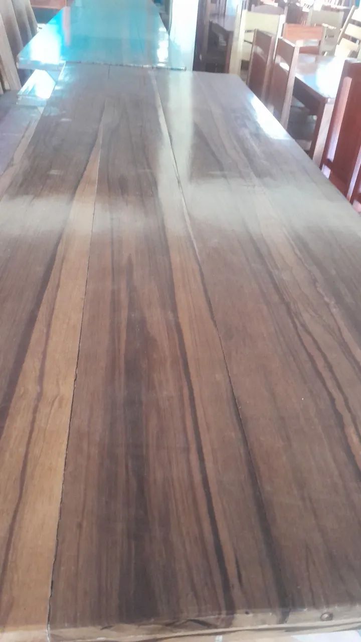 Vendo baratinho conjunto de mesa maciça rusticaa