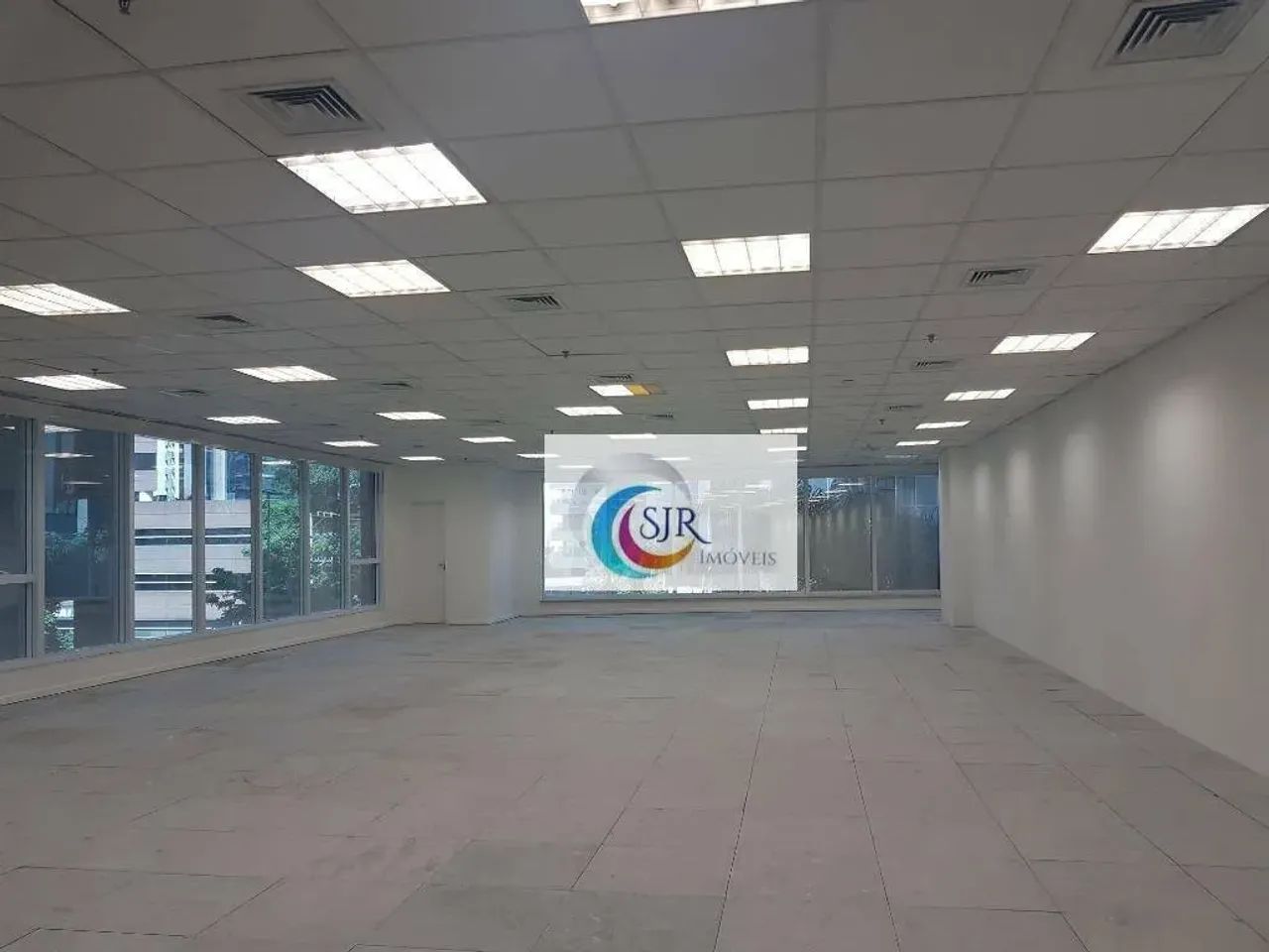 Conjunto com 252,00m² 6 vagas de garagem - Foto 2