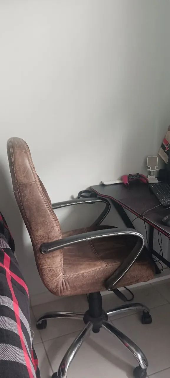 Cadeira para escritório em couro - Foto 2