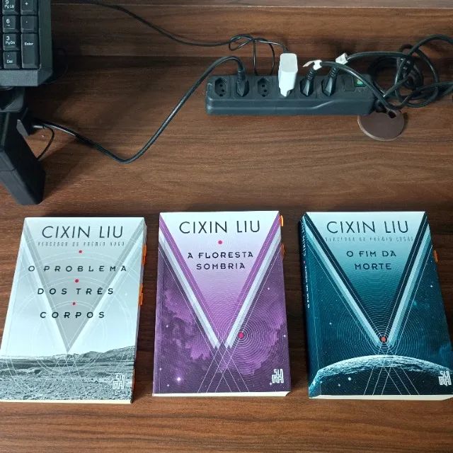 Livros - Trilogia dos três corpos