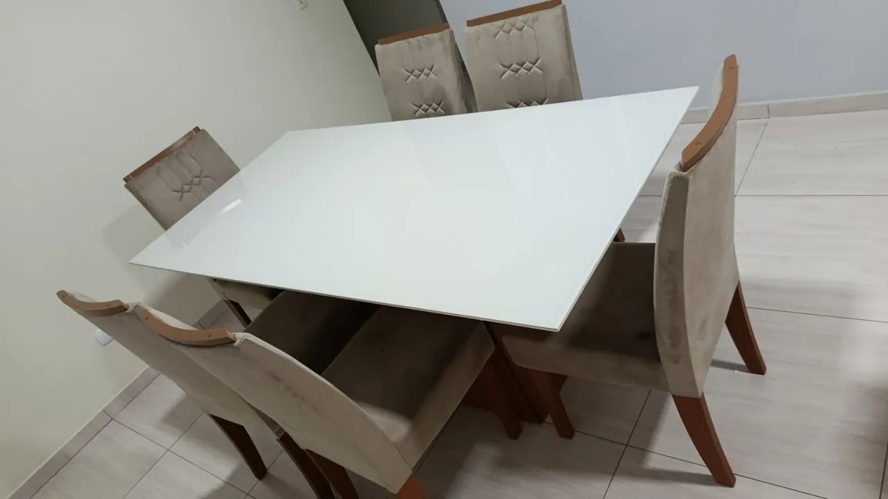 Mesa com 6 cadeiras
