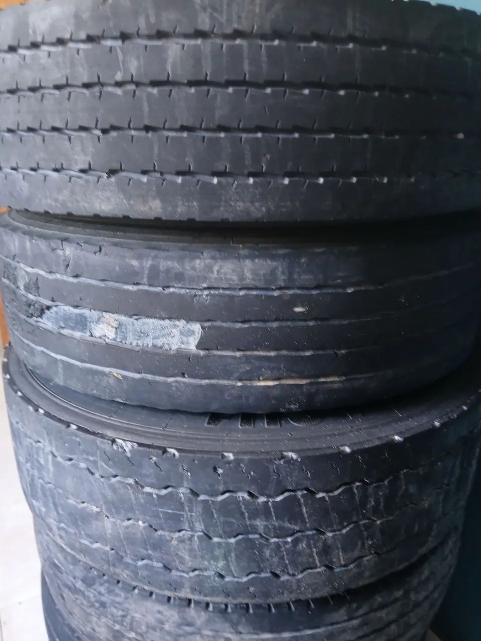 Vendo 6 pneus 215 para caminhão3/4 - Foto 4